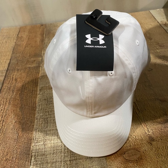 New With Tags Under Armour White Adjustable Baseball Cap OSFM - Picture 1 of 5